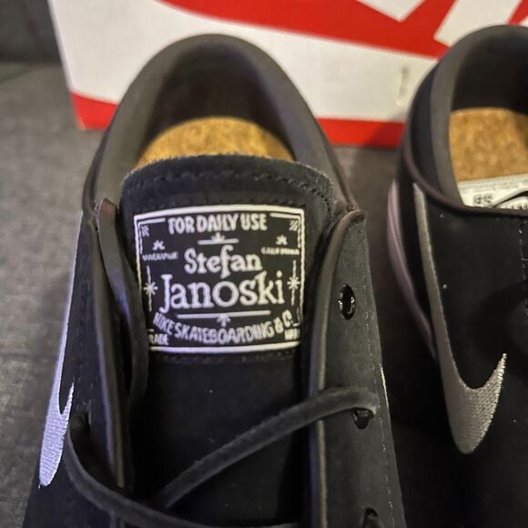 Nike Women's Black and White Footwear - Picture 2 of 4